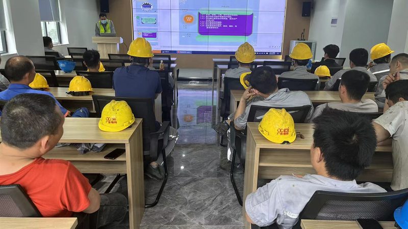 选择在线职业培训平台时，首先要关注课程内容与质量。优质的课程内容应具备以下特点：