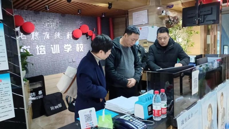 在职备考，时间管理尤为重要。以下是一些建议：